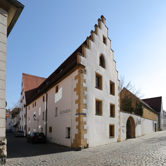 Außenansicht vom Stadtmuseum mit Hausecke