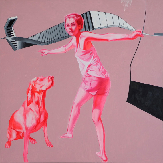 Illusionistisches Kunstwerk von Oleg Kuzenko. Es zeigt auf rötlichem Grund in leuchtend pinker Farbe einen sitzenden Hund links sowie rechts daneben eine stehende weibliche Figur, die ihren Körper verdreht. Im oberen Drittel ist zudem eine verzerrte schwarz-weiße Querform zu sehen.